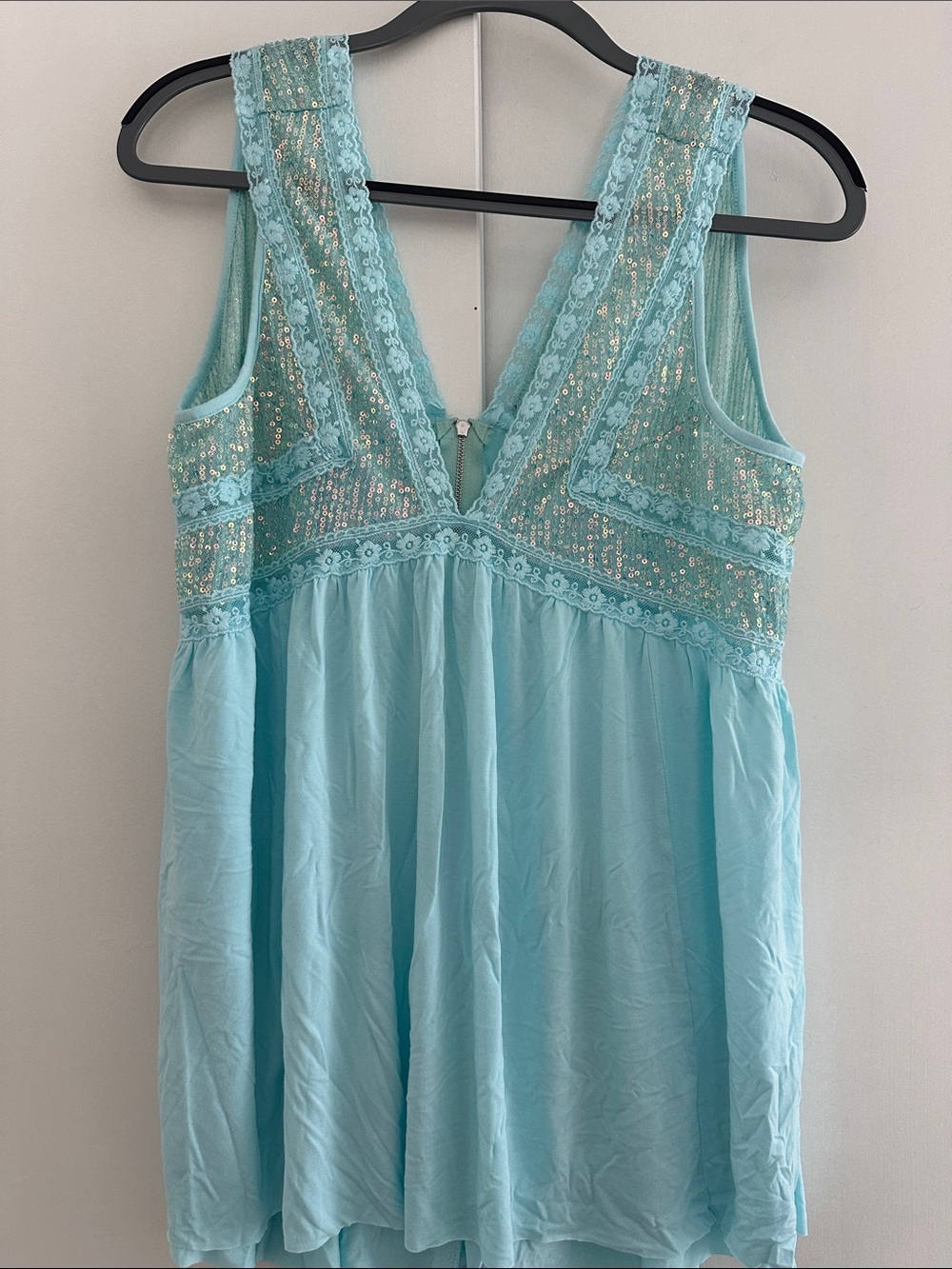 POL Aqua Sequin Lace V‑Neck Sleeveless Camisole